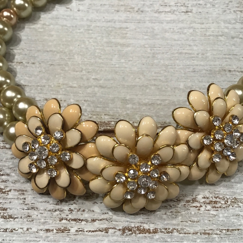 Flower Choker - Picture 3 of 7